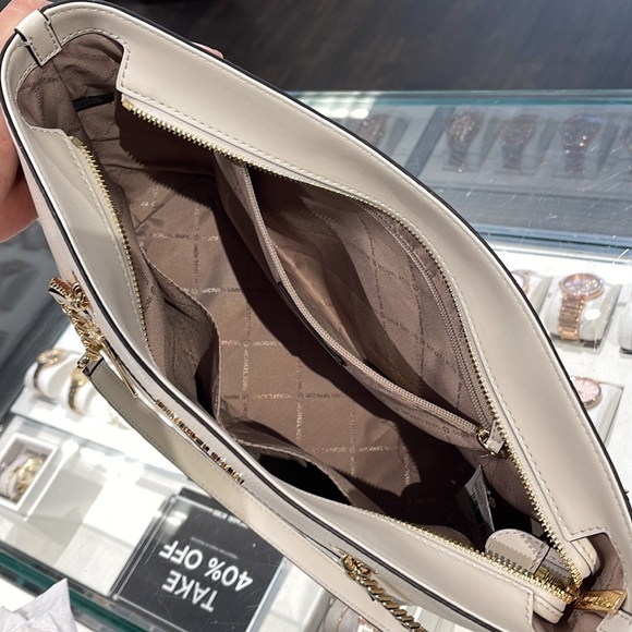 MICHAEL KORS
Jet Set Medium Front Zip Pebbled Leather Chain Tote Bag
Light Cream - Picture 10 of 16